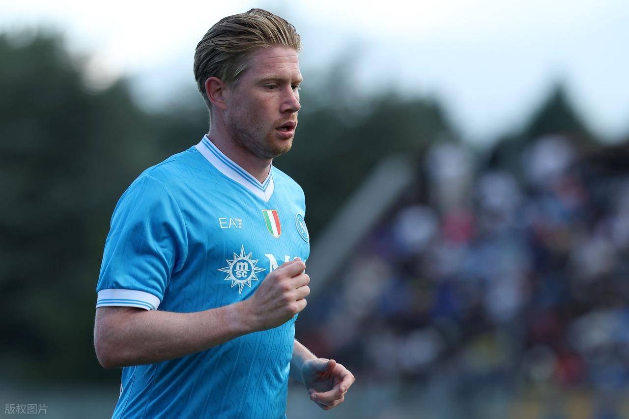 英超第13轮切尔西对阵阿森纳，双方均状态出色，争夺争冠席位，赛果待定。