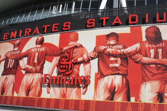 大哥你在干嘛？米兰德比补时阶段，巴斯托尼掏裆奇克