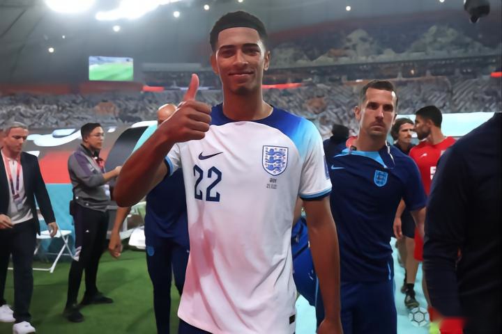 英超战报：亚当斯中圈吊门，勒菲传射，桑德兰3-2伯恩茅斯